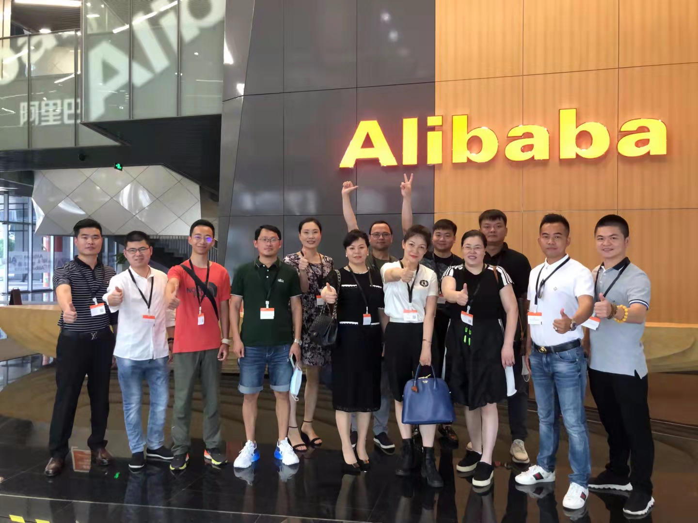 樂山凱銳達總經理陳雲博與浙江大(dà)學EMBA學員探訪阿裏巴巴集團總部